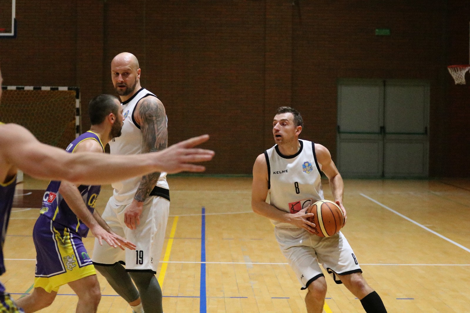 Koszykarze Basketu wygrali we własnej hali z Chrobrym