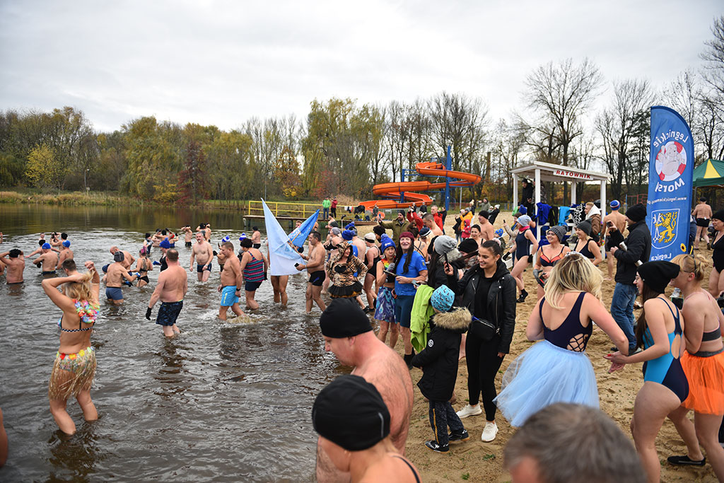 Pierwsze zanurzenie Legnickich Morsów. Sezon kąpieli rozpoczęty