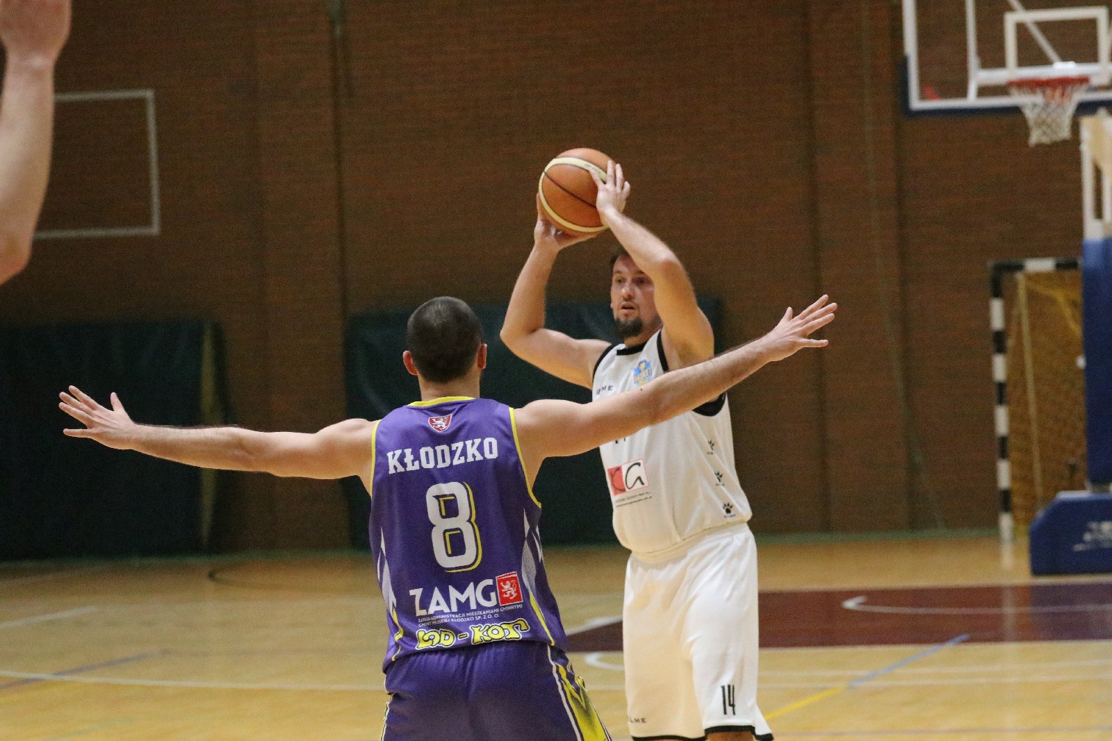 Koszykarze Basketu wygrali we własnej hali z Chrobrym