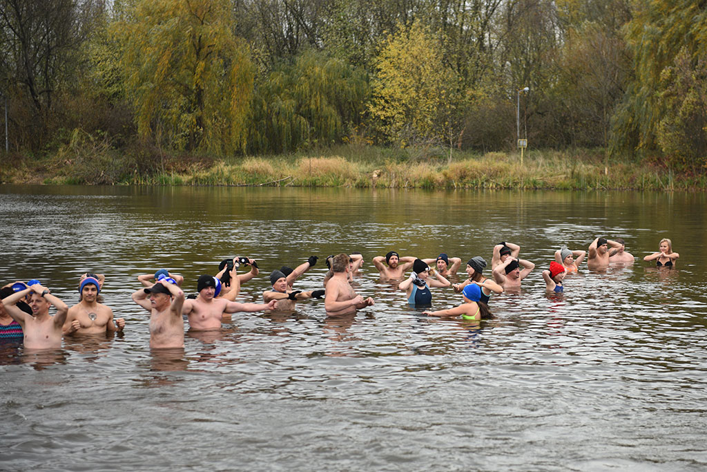 Pierwsze zanurzenie Legnickich Morsów. Sezon kąpieli rozpoczęty