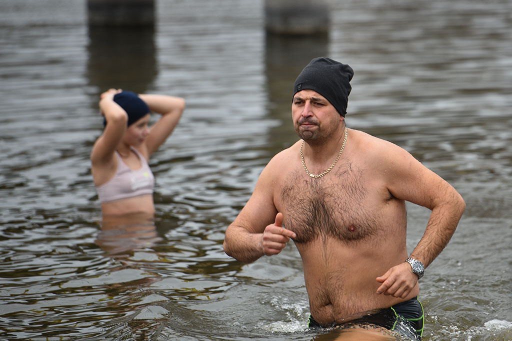 Pierwsze zanurzenie Legnickich Morsów. Sezon kąpieli rozpoczęty