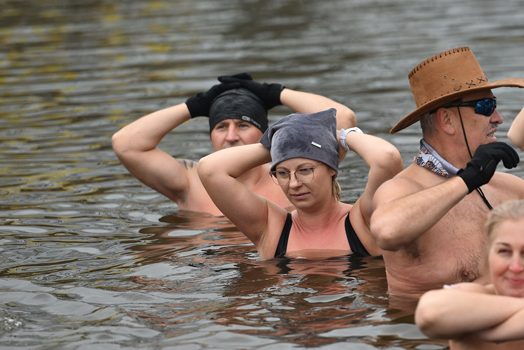 Pierwsze zanurzenie Legnickich Morsów. Sezon kąpieli rozpoczęty