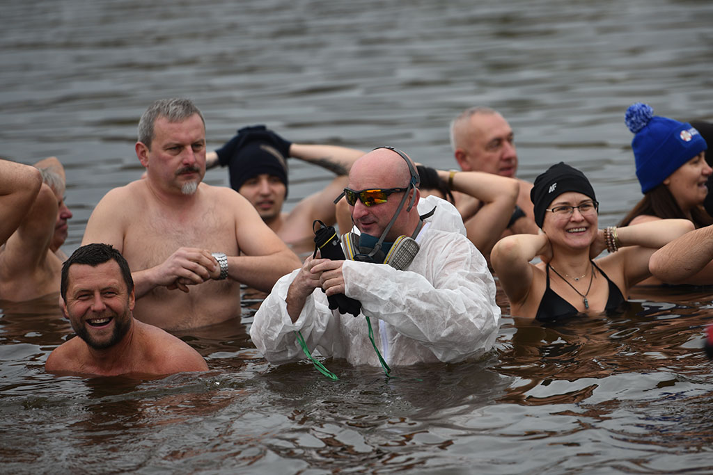 Pierwsze zanurzenie Legnickich Morsów. Sezon kąpieli rozpoczęty