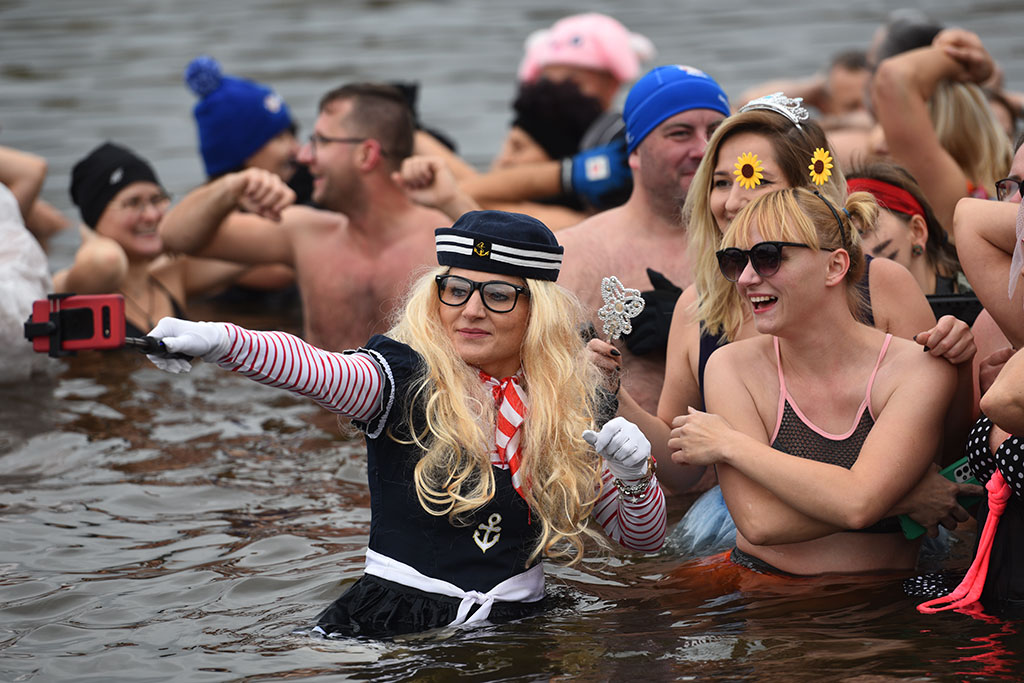 Pierwsze zanurzenie Legnickich Morsów. Sezon kąpieli rozpoczęty