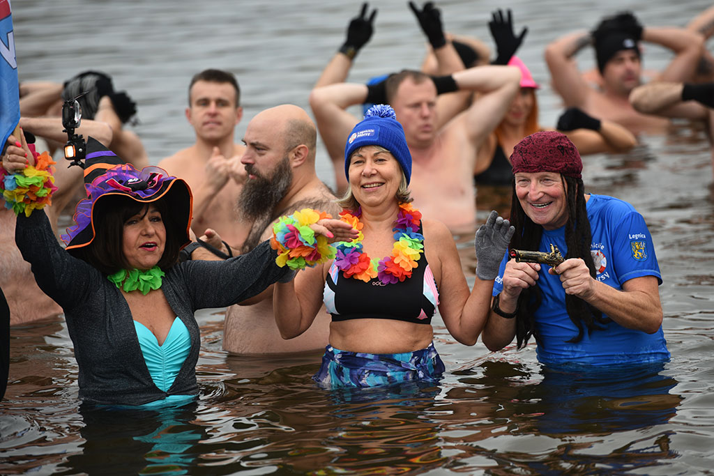 Pierwsze zanurzenie Legnickich Morsów. Sezon kąpieli rozpoczęty