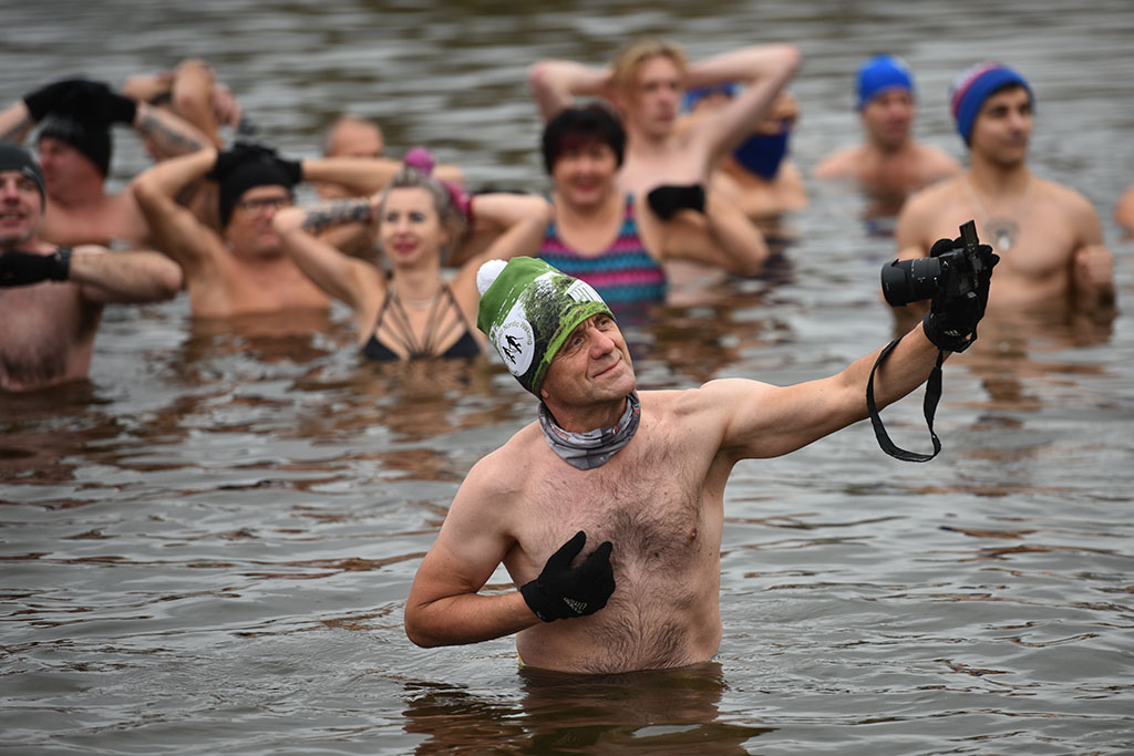 Pierwsze zanurzenie Legnickich Morsów. Sezon kąpieli rozpoczęty