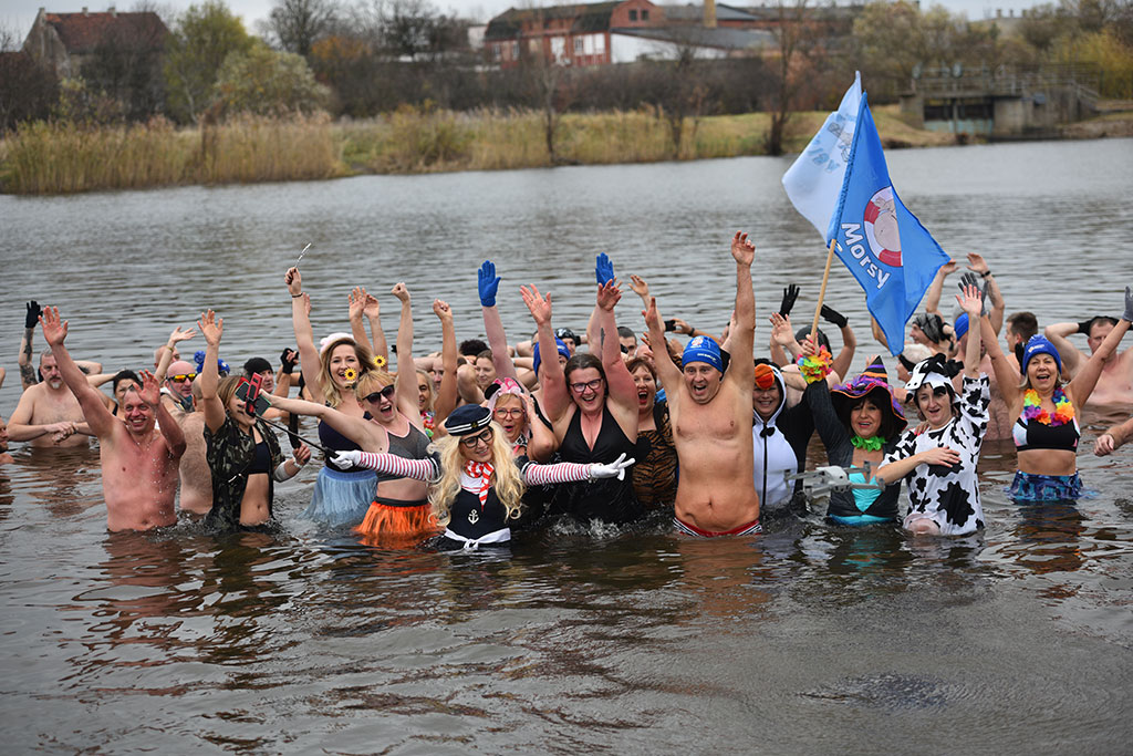 Pierwsze zanurzenie Legnickich Morsów. Sezon kąpieli rozpoczęty