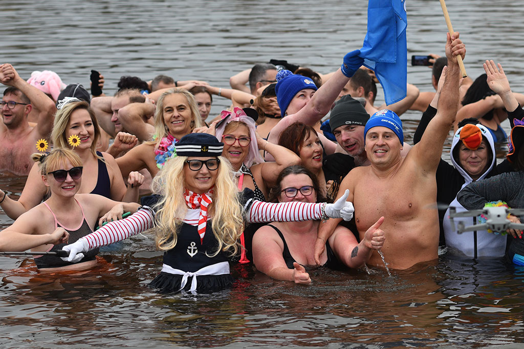 Pierwsze zanurzenie Legnickich Morsów. Sezon kąpieli rozpoczęty