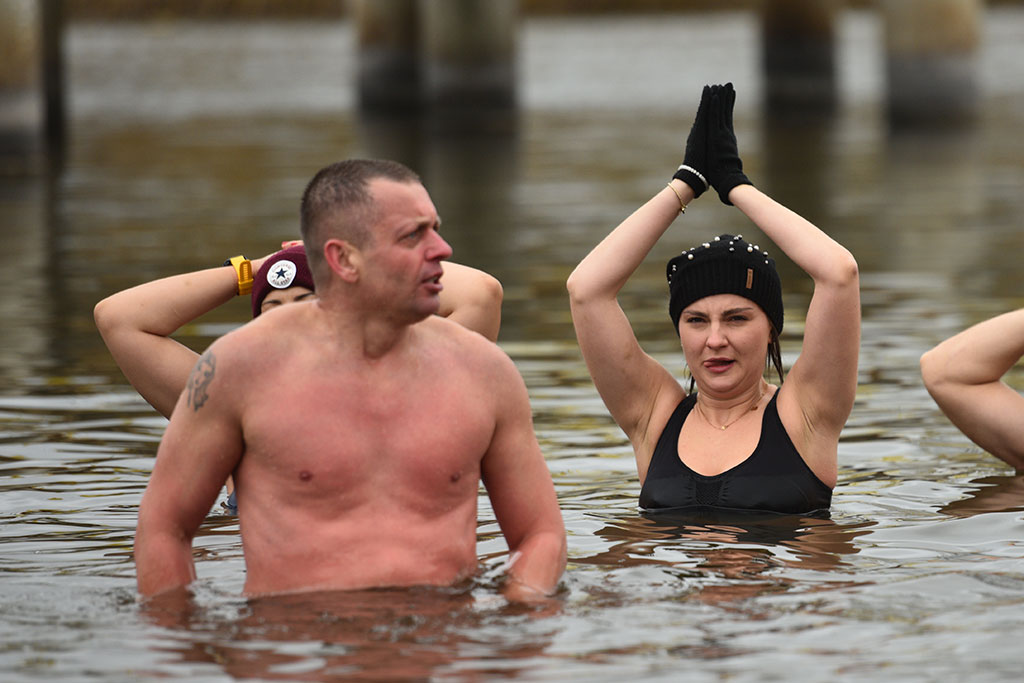 Pierwsze zanurzenie Legnickich Morsów. Sezon kąpieli rozpoczęty