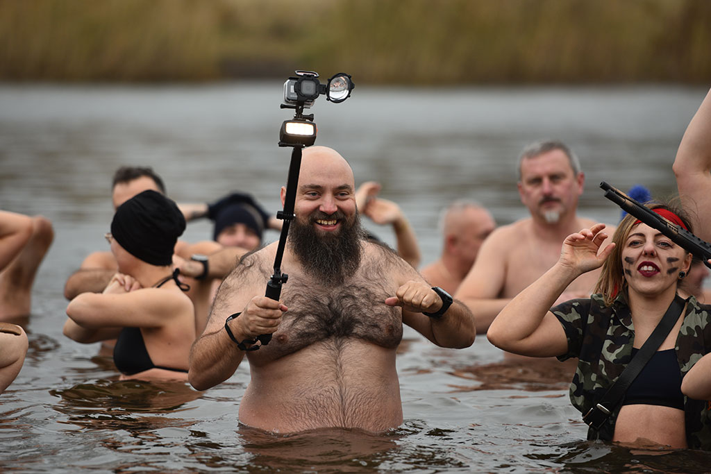 Pierwsze zanurzenie Legnickich Morsów. Sezon kąpieli rozpoczęty
