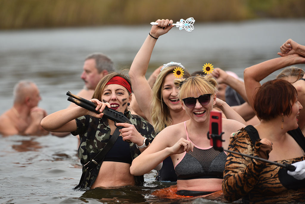 Pierwsze zanurzenie Legnickich Morsów. Sezon kąpieli rozpoczęty