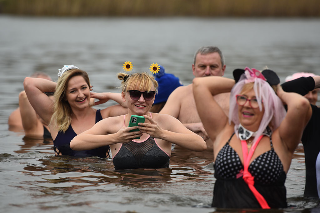 Pierwsze zanurzenie Legnickich Morsów. Sezon kąpieli rozpoczęty