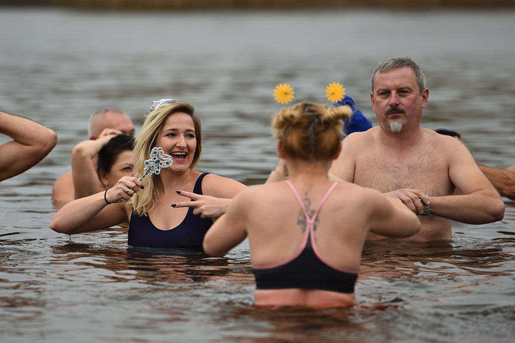 Pierwsze zanurzenie Legnickich Morsów. Sezon kąpieli rozpoczęty