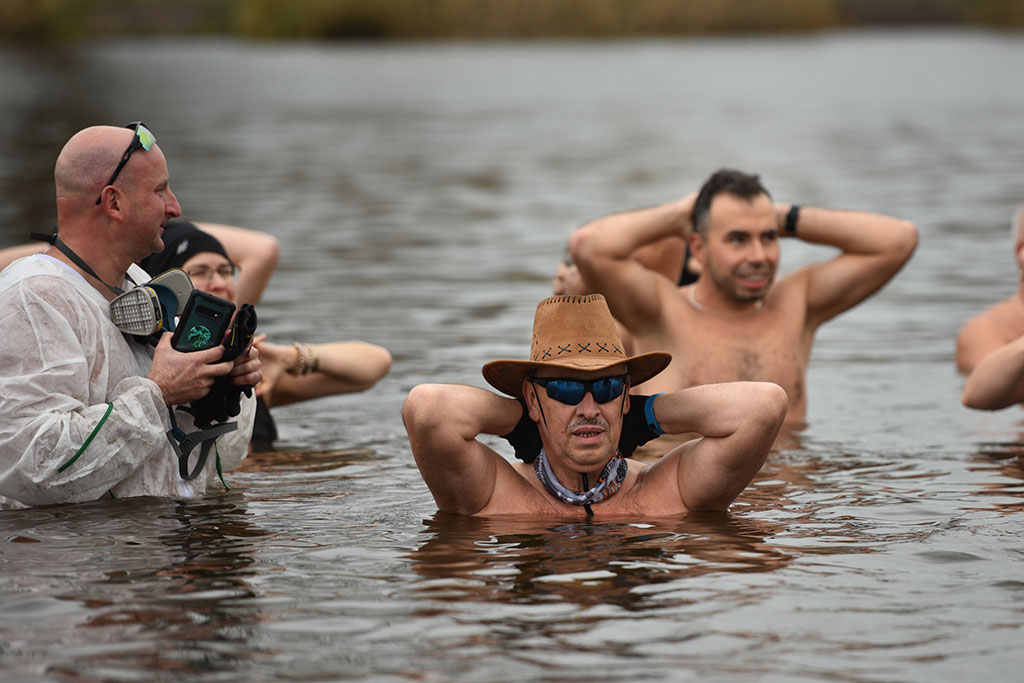 Pierwsze zanurzenie Legnickich Morsów. Sezon kąpieli rozpoczęty