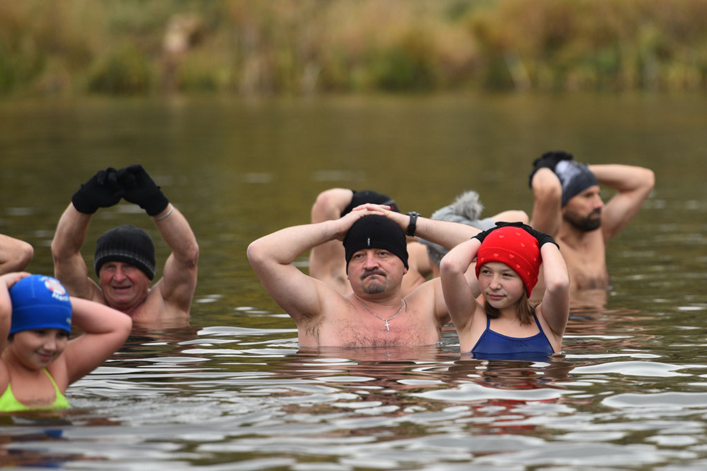 Pierwsze zanurzenie Legnickich Morsów. Sezon kąpieli rozpoczęty