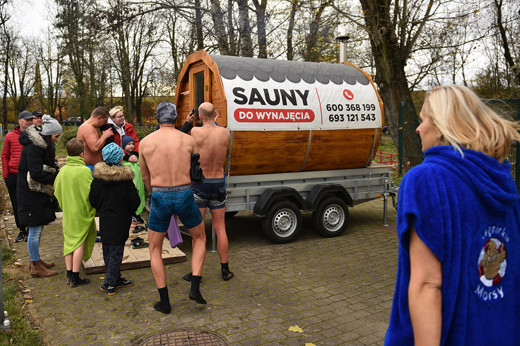 Pierwsze zanurzenie Legnickich Morsów. Sezon kąpieli rozpoczęty