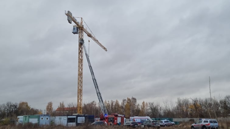 Mężczyzna stracił przytomność kilkadziesiąt metrów nad ziemią