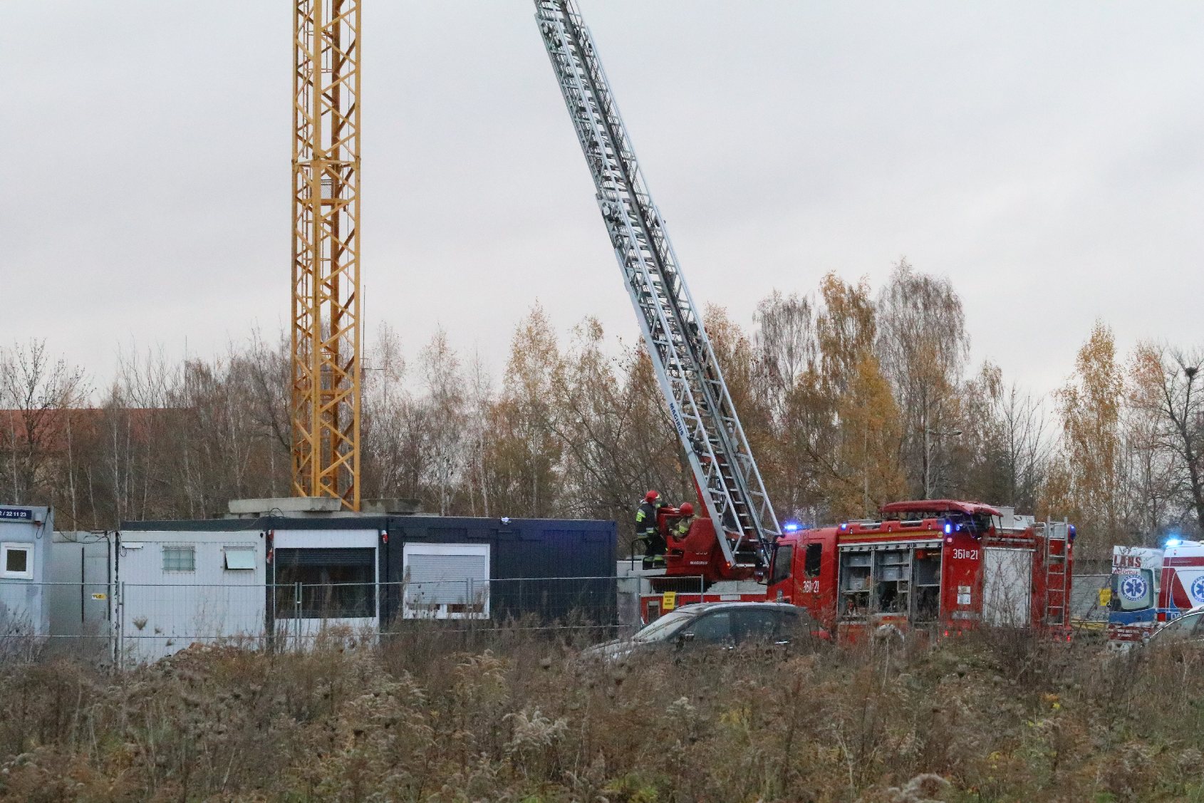 Mężczyzna stracił przytomność kilkadziesiąt metrów nad ziemią