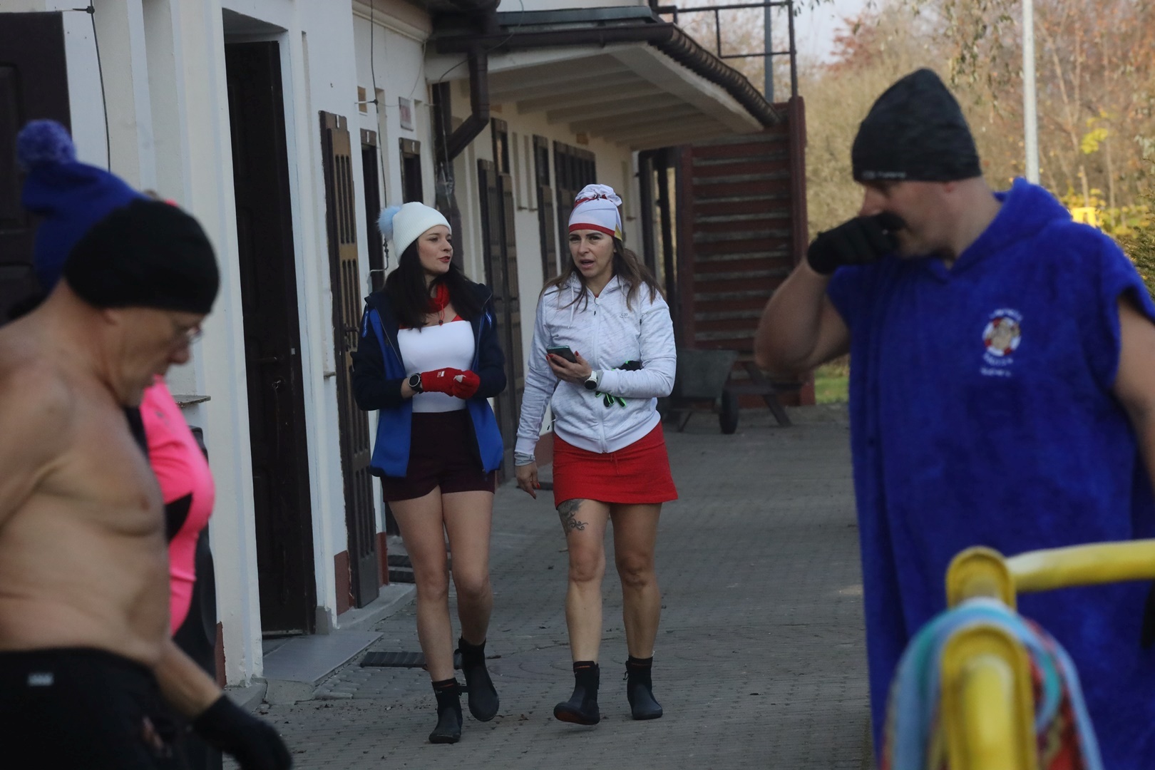 Biało-czerwone legnickie morsy zanurzyły się w wodzie