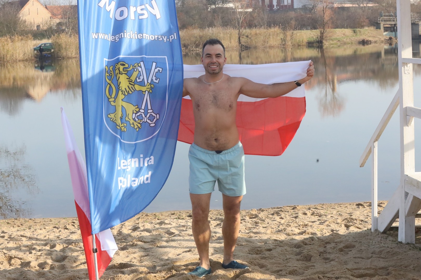 Biało-czerwone legnickie morsy zanurzyły się w wodzie