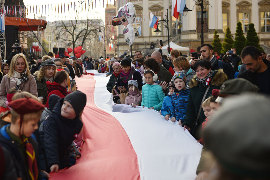 Rozwinęli biało–czerwoną w dniu święta niepodległości