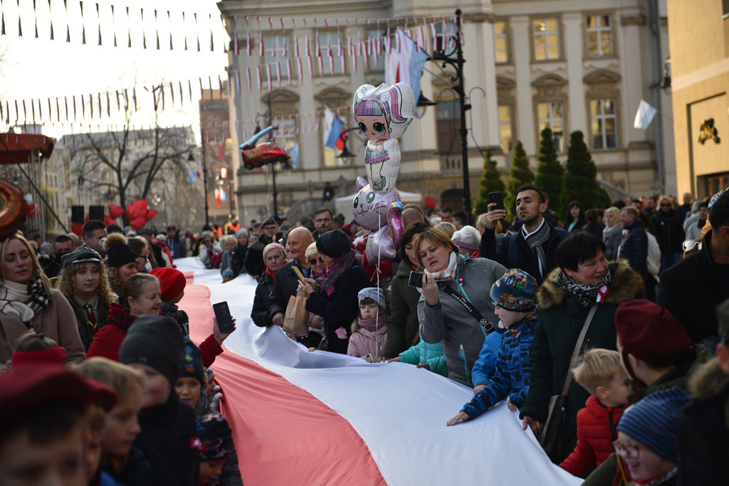 Rozwinęli biało–czerwoną w dniu święta niepodległości