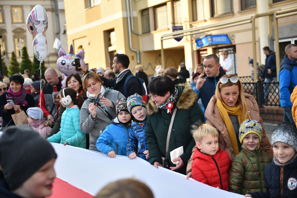 Rozwinęli biało–czerwoną w dniu święta niepodległości