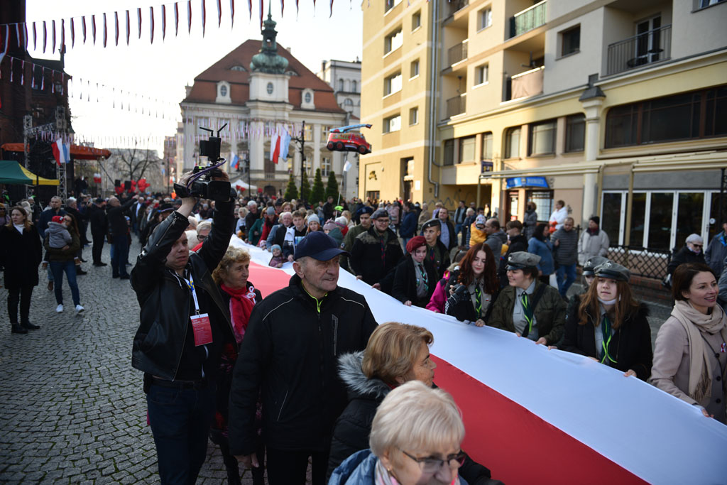 Rozwinęli biało–czerwoną w dniu święta niepodległości