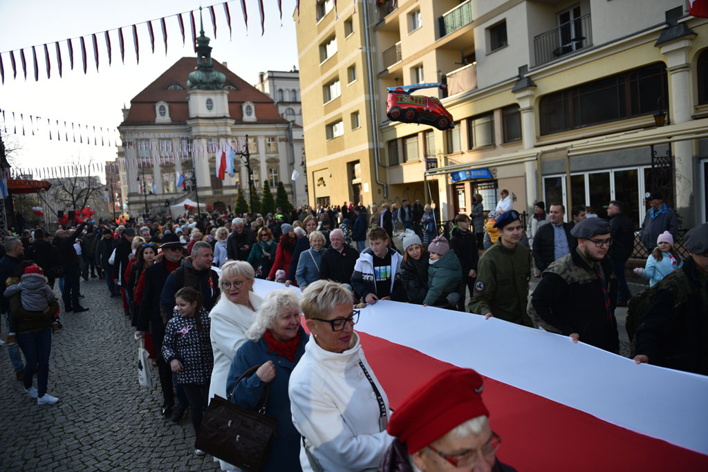 Rozwinęli biało–czerwoną w dniu święta niepodległości