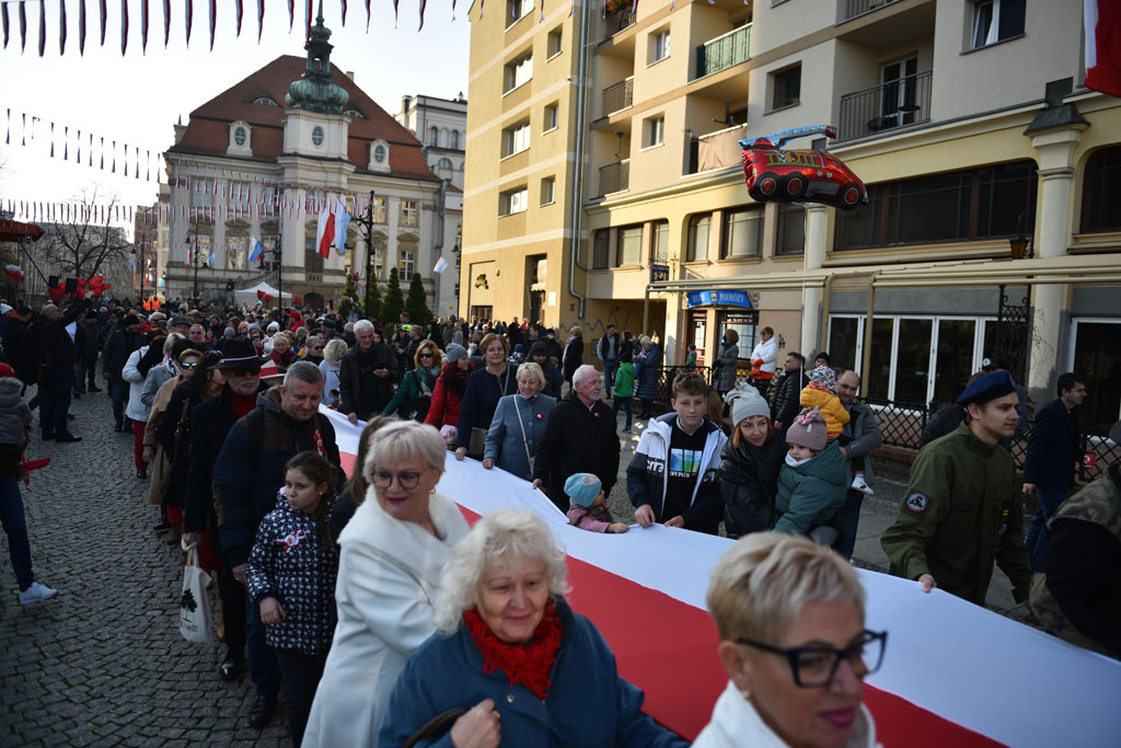 Rozwinęli biało–czerwoną w dniu święta niepodległości