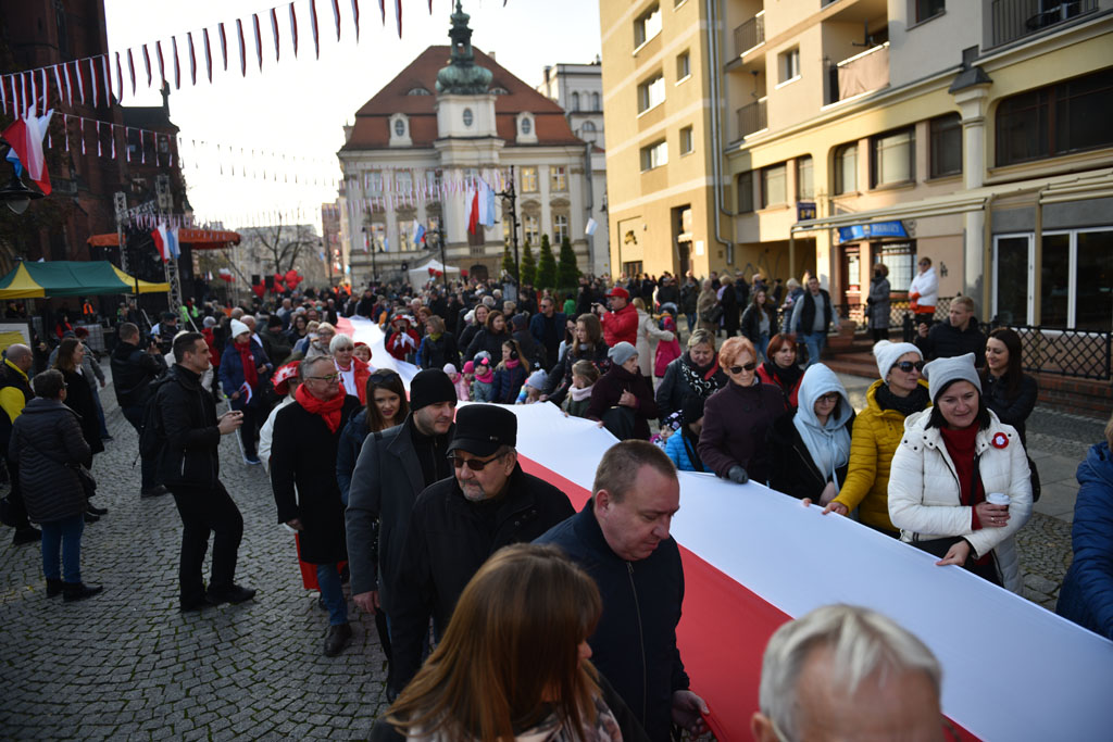 Rozwinęli biało–czerwoną w dniu święta niepodległości