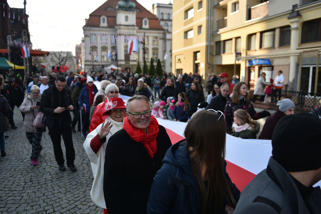 Rozwinęli biało–czerwoną w dniu święta niepodległości