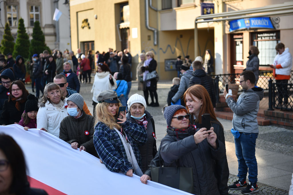 Rozwinęli biało–czerwoną w dniu święta niepodległości