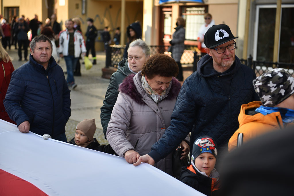 Rozwinęli biało–czerwoną w dniu święta niepodległości
