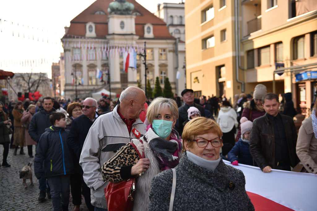 Rozwinęli biało–czerwoną w dniu święta niepodległości