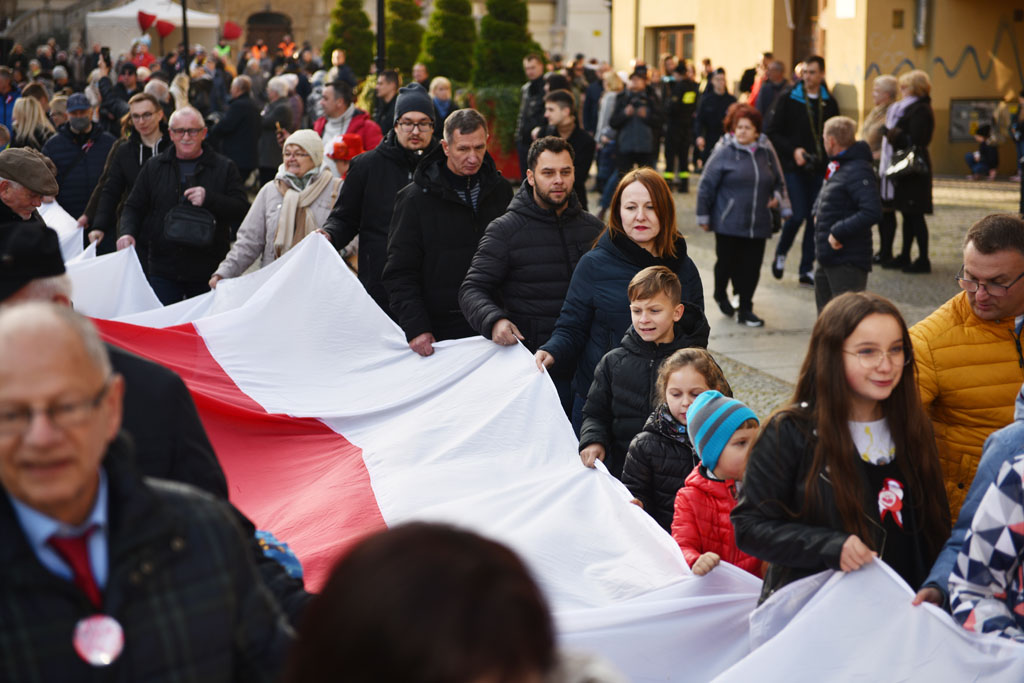 Rozwinęli biało–czerwoną w dniu święta niepodległości