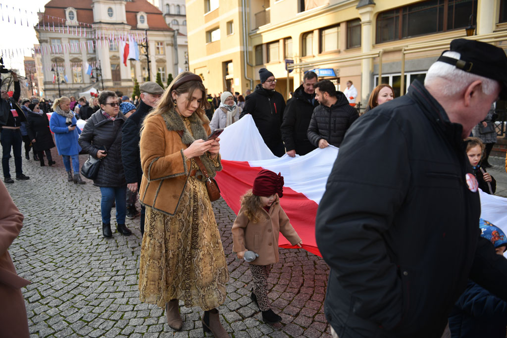 Rozwinęli biało–czerwoną w dniu święta niepodległości