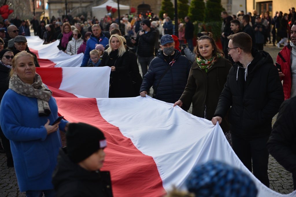Rozwinęli biało–czerwoną w dniu święta niepodległości