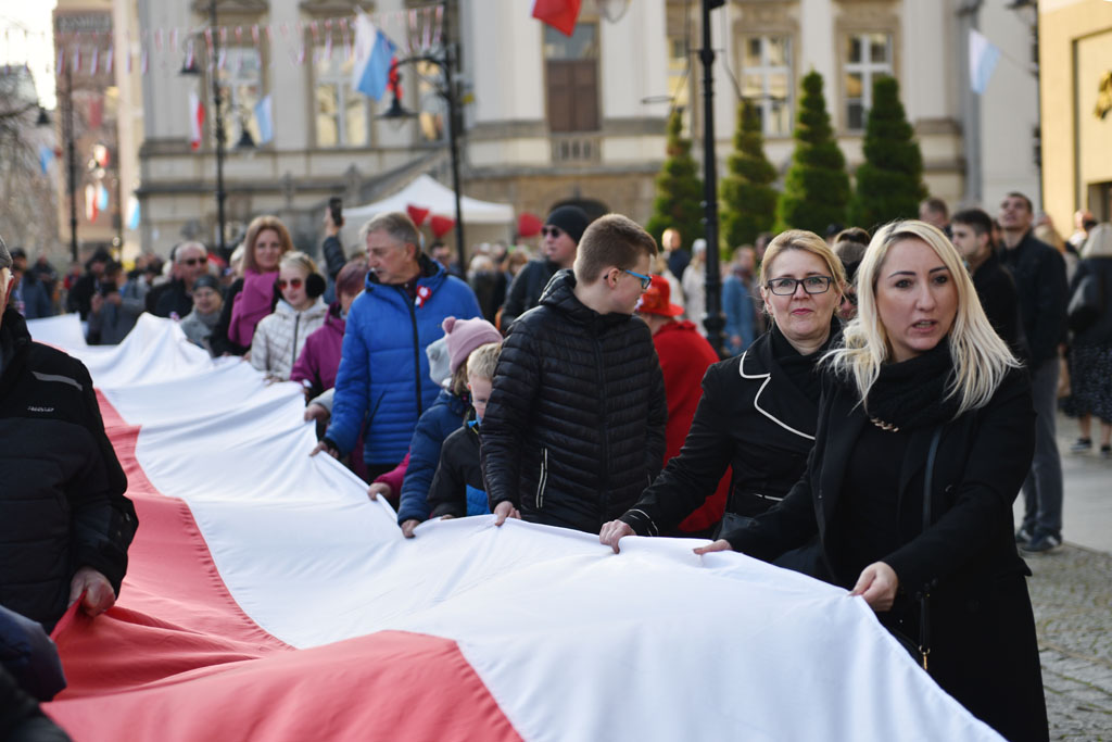 Rozwinęli biało–czerwoną w dniu święta niepodległości