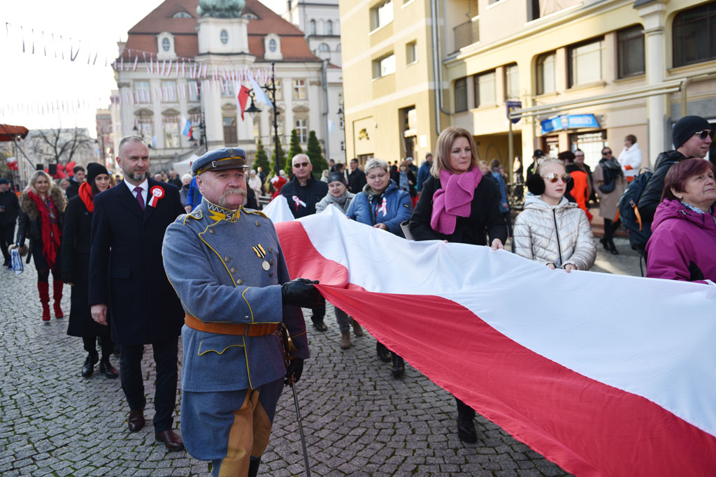 Rozwinęli biało–czerwoną w dniu święta niepodległości