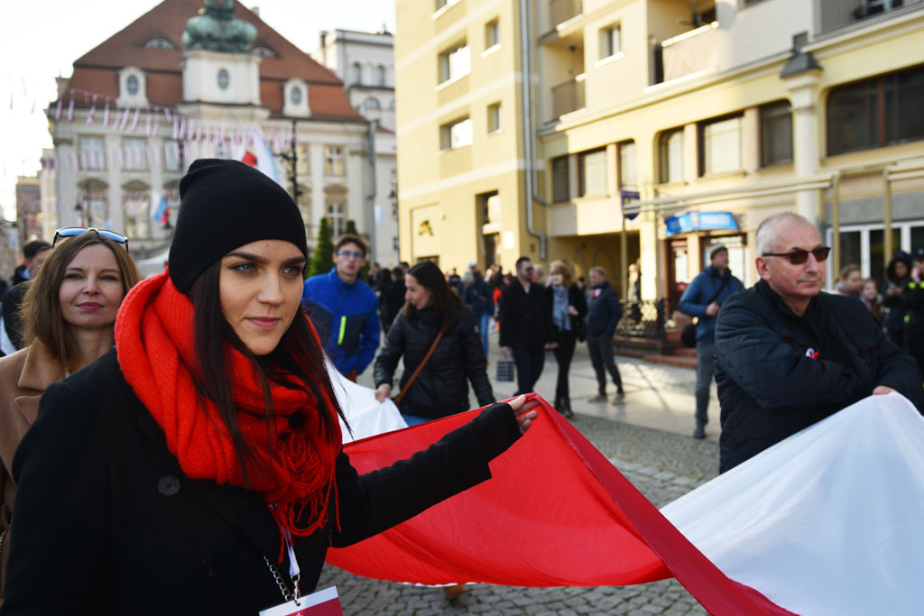 Rozwinęli biało–czerwoną w dniu święta niepodległości