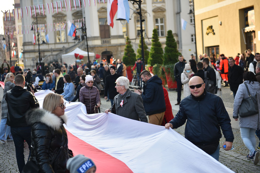 Rozwinęli biało–czerwoną w dniu święta niepodległości