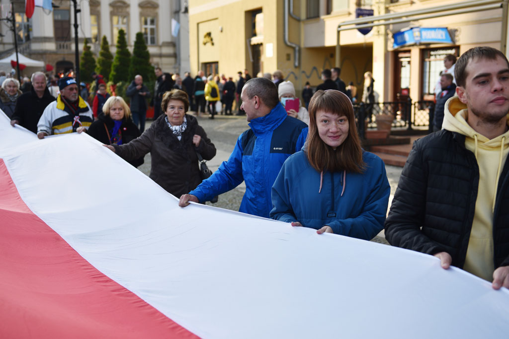 Rozwinęli biało–czerwoną w dniu święta niepodległości