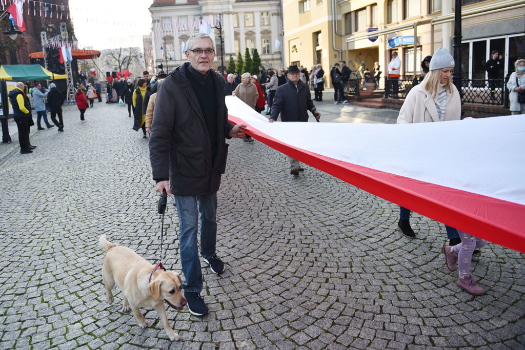 Rozwinęli biało–czerwoną w dniu święta niepodległości