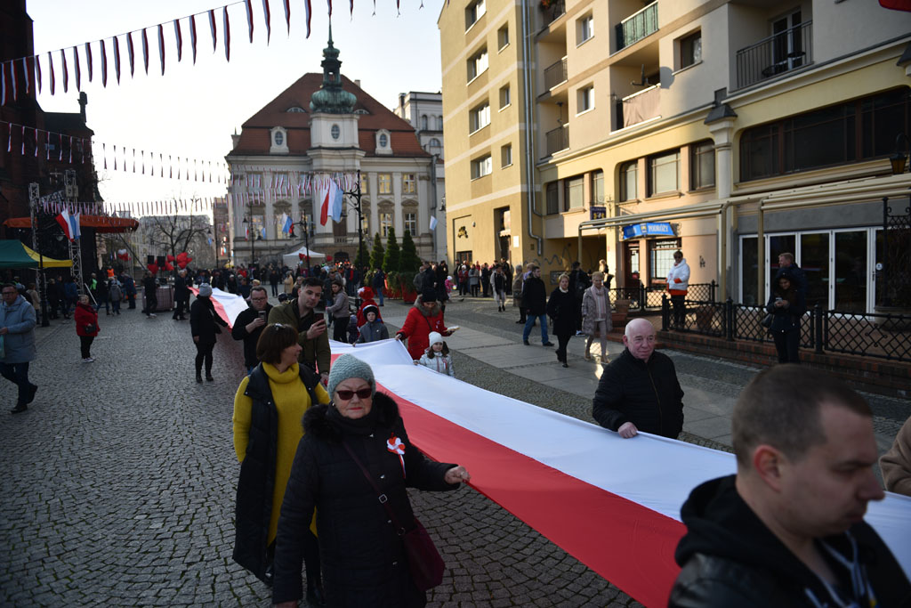 Rozwinęli biało–czerwoną w dniu święta niepodległości