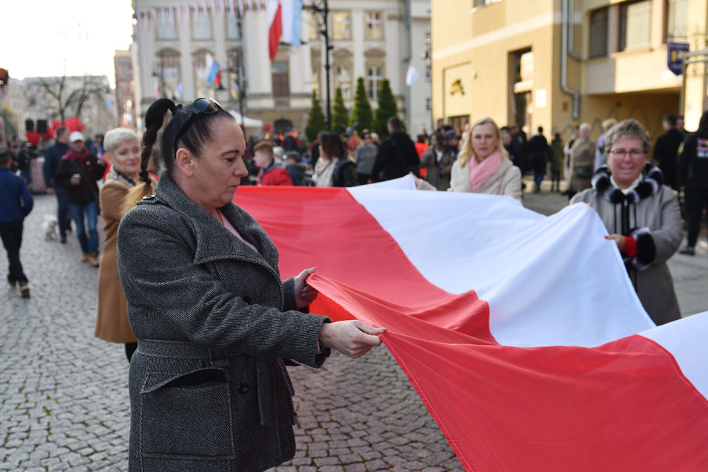 Rozwinęli biało–czerwoną w dniu święta niepodległości