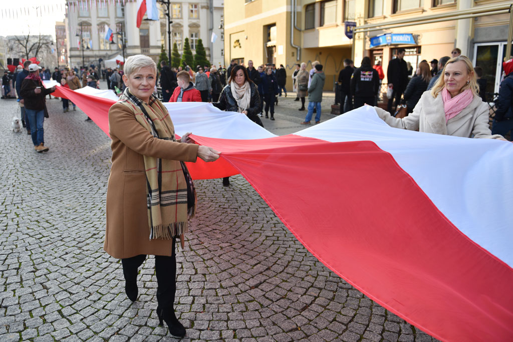 Rozwinęli biało–czerwoną w dniu święta niepodległości