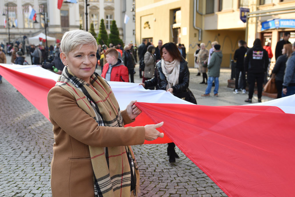 Rozwinęli biało–czerwoną w dniu święta niepodległości