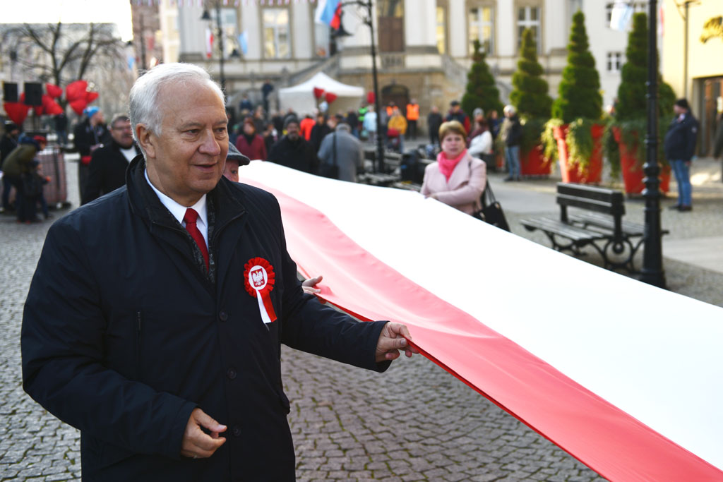 Rozwinęli biało–czerwoną w dniu święta niepodległości