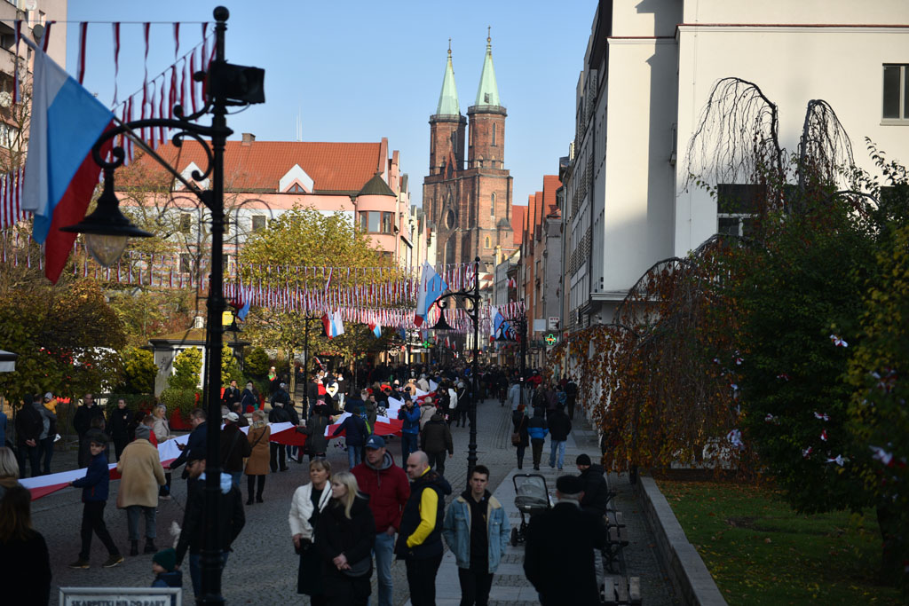 Rozwinęli biało–czerwoną w dniu święta niepodległości
